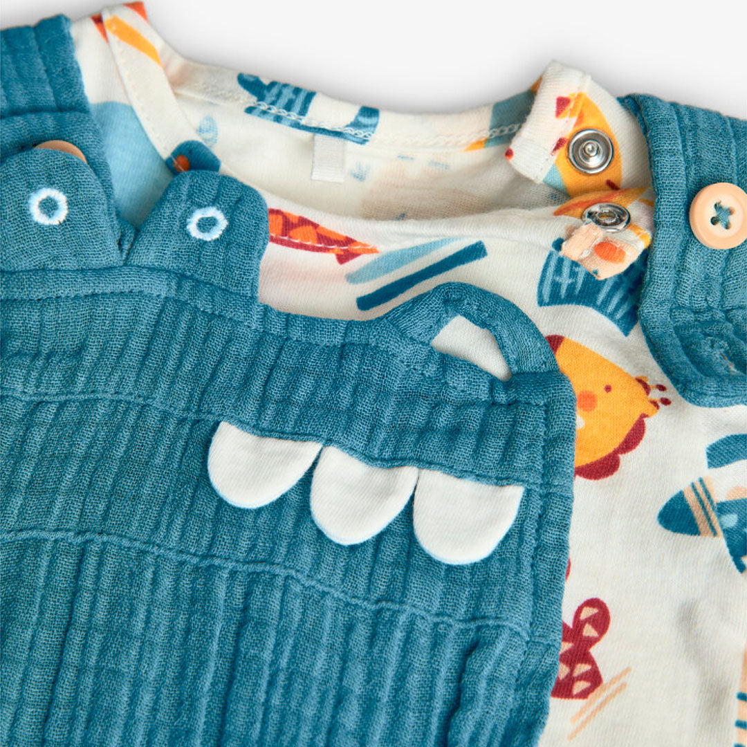 T-shirt and overall set with varied print